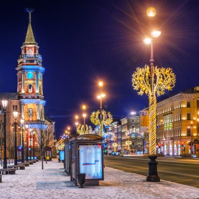 Новогодние украшения на Невском проспекте в Санкт-Петербурге