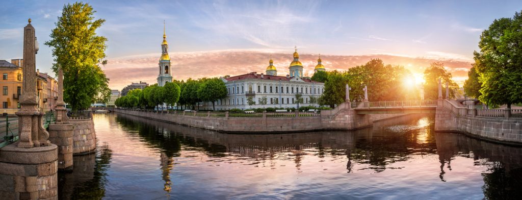 На пересечении каналов в Петербурге