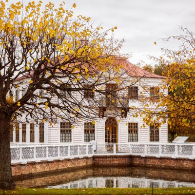 Дворец Марли в Петергофе осенью, Санкт-Петербург