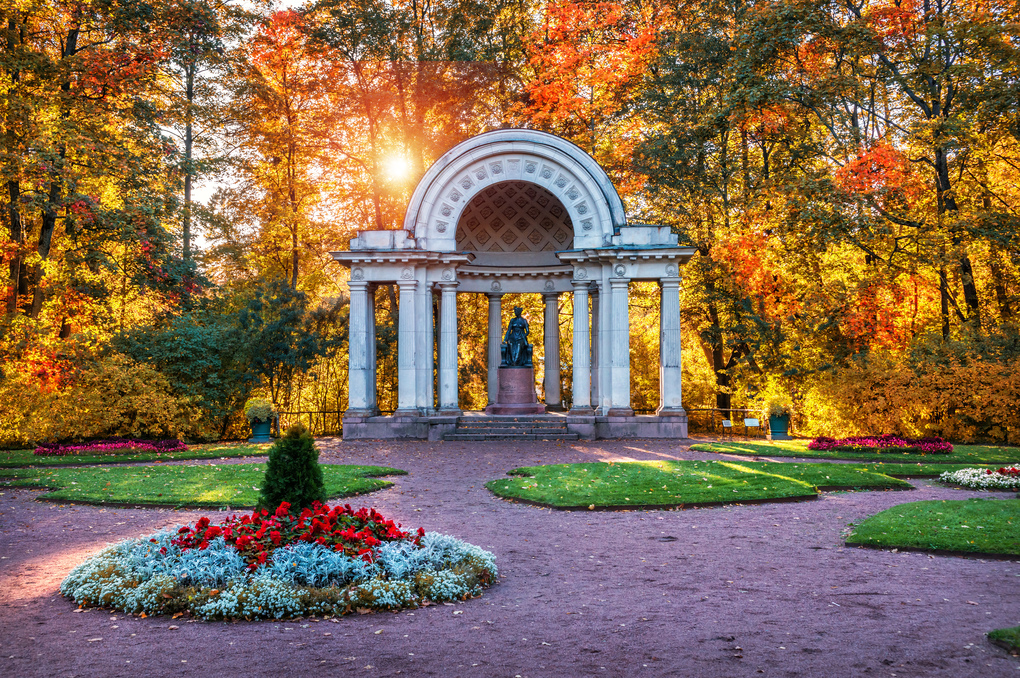 flowers and the monument to Maria Fedorovna in Pavlovsk  in St.