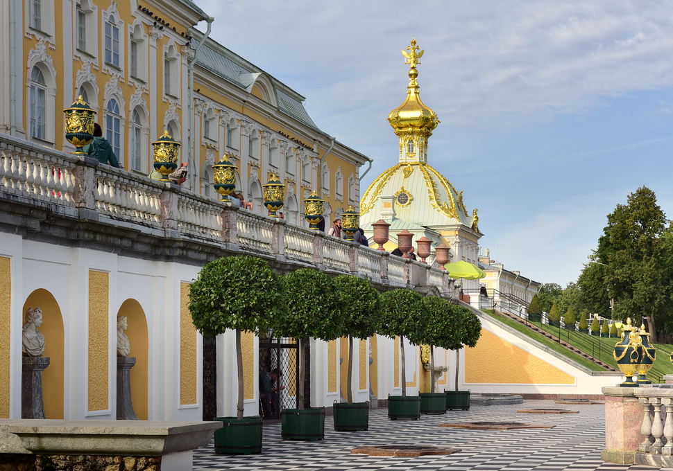 Терраса Большого дворца в Петергофе