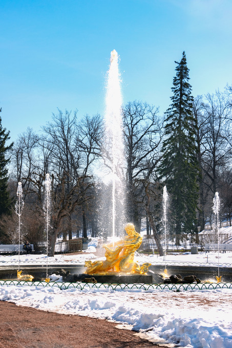 Test launch of fountains in the Peterhof palace and park complex. Snow and fountains