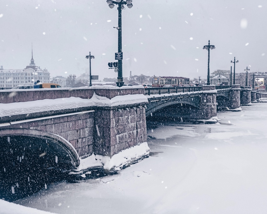 winter-bridge-is-saint-petersburg