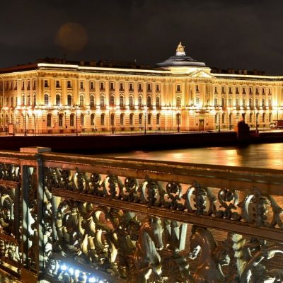 Экскурсия по ночному Петербургу на автобусе и теплоходе от экскурсионного бюро 