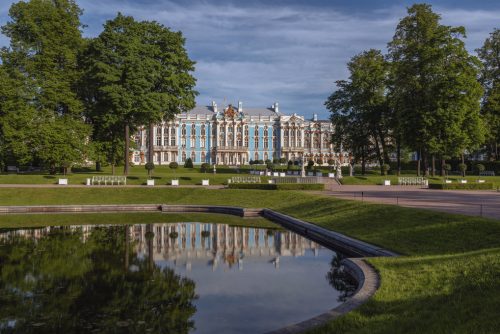 catherine-palace-with-a-reflection-in-the-mirror-pond-in-tsarskoye-selo-pushkin-st-petersburg