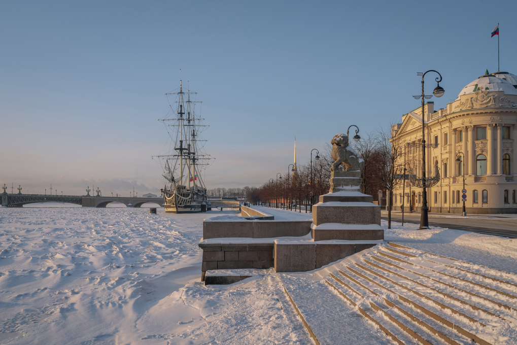 Chinese mythological guardian lion when descending to the Neva R