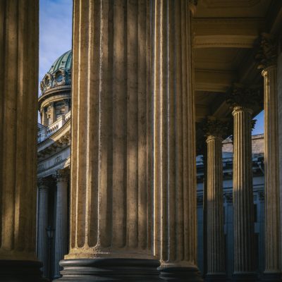 colonnade-kazan-cathedral-st-petersburg-russia