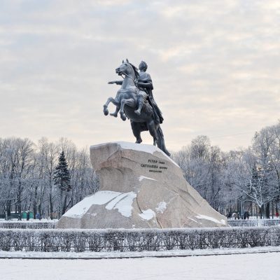 Медный всадник в зимнем Санкт-Петербурге