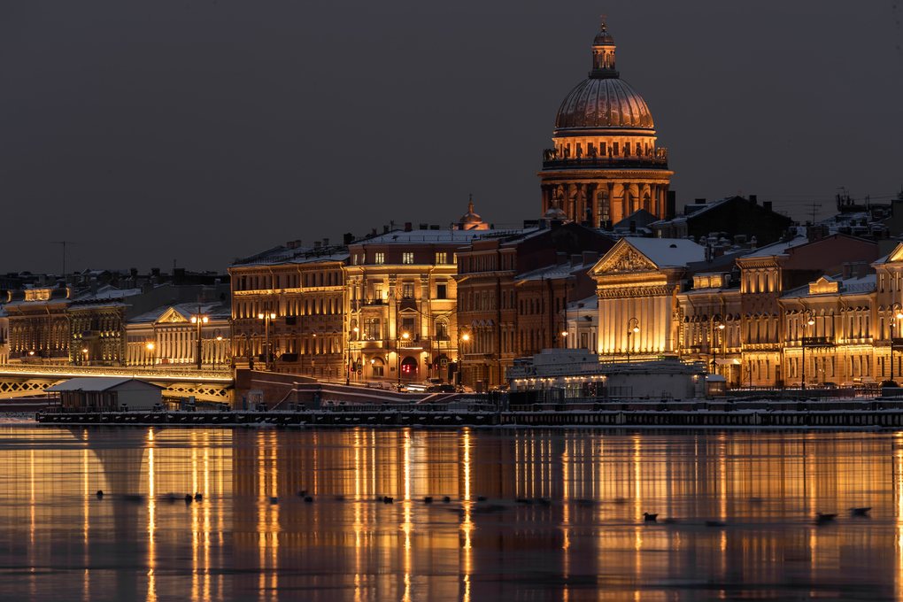 panoramic-image-winter-night-city-saintpetersburg-with-picturesque-reflection-water