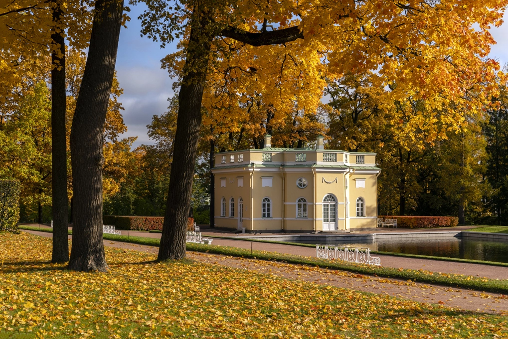 На аалеях Екатерининского парка, Царское село