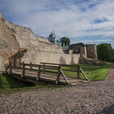 View of the wall of the Izborsk fortress, the Nikolsky Gate and