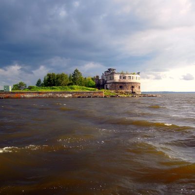 Парк Петергофа и Кронштадт с осмотром фортов с экскурсионным бюро «Парус»