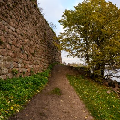 fortress wall. Vyborg Castle. Sightseeing. autumn day, yellow leaves.