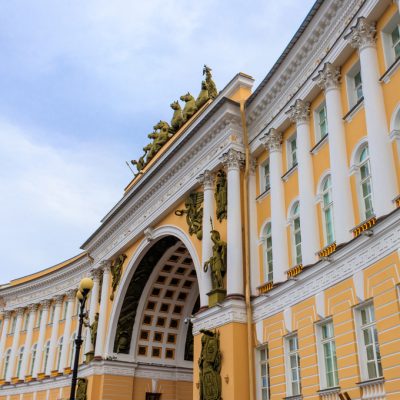 Triumphal arch of the General Staff Building on Palace Square in