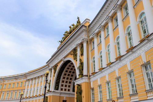 Triumphal arch of the General Staff Building on Palace Square in