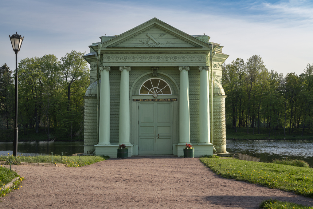 The inscription on the building 