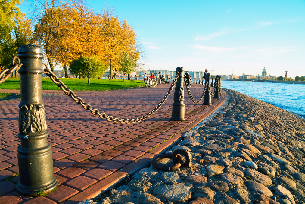 Kronverksky Strait. Hare island. St. Petersburg in autumn .