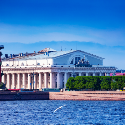 Обзорная автобусная экскурсия по Петербурге с теплоходной прогулкой с экскурсионным бюро «Парус»