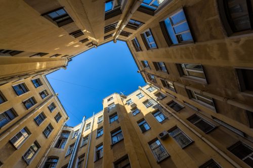 yardwell-of-yellow-residential-buildings-closed-in-a-circle-with-a-blue-sky-in-st-petersburg