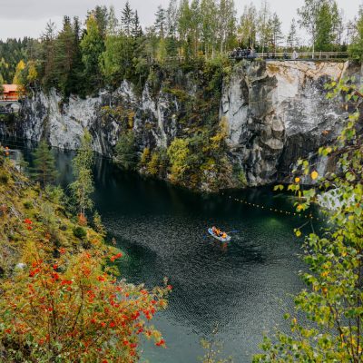 Озеро в горном парке Рускеала