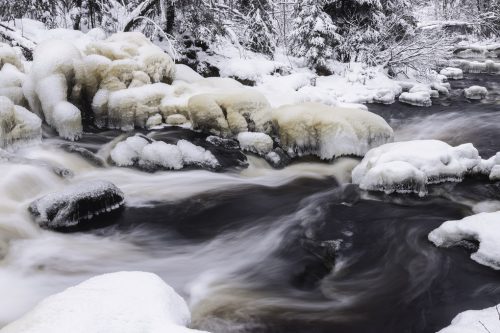 winter-landscape-with-forest-river-waterfall-prokinkoski-khikhniyoki-river-karelia-russia