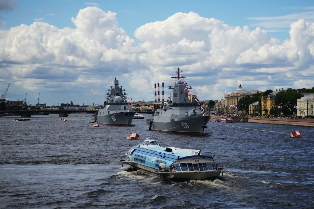 Военно-морской парад в Петербурге