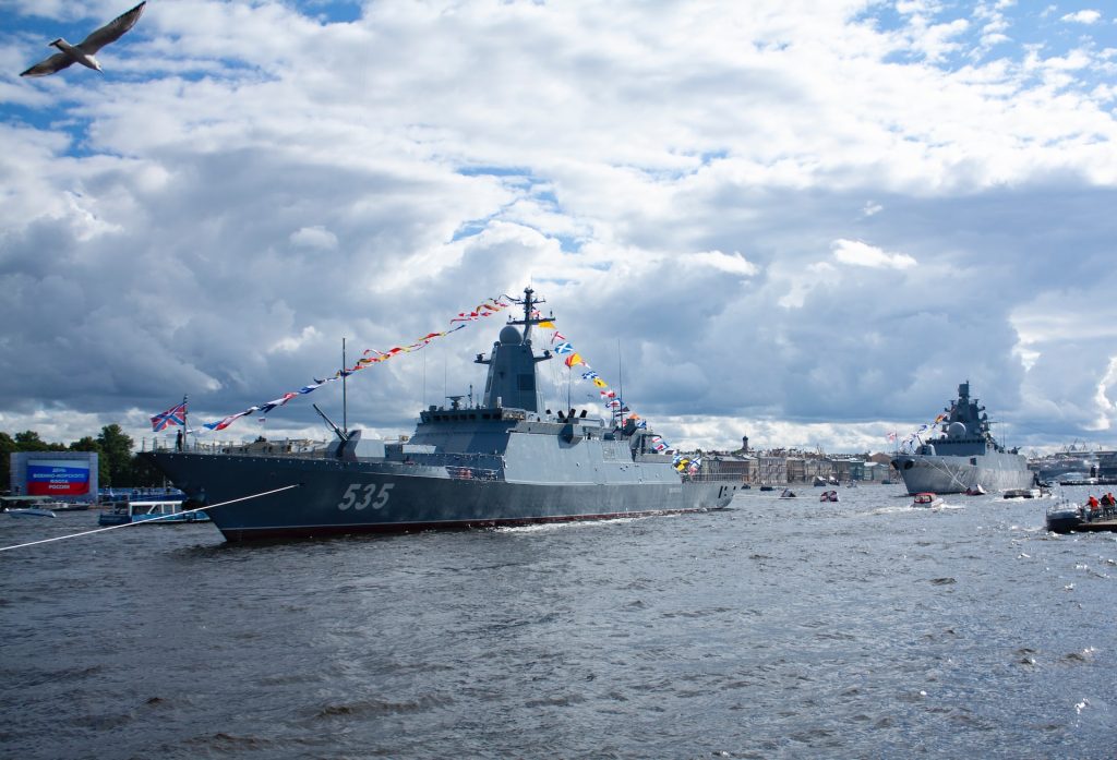 Парад на день ВМФ в Петербурге на Неве
