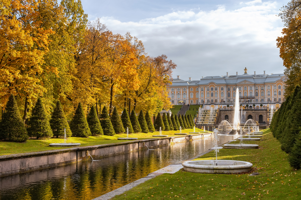 autumn-palace-park-grand-cascade-peterhof-st-petersburg