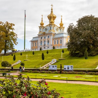 Церковный корпус в Петергофе