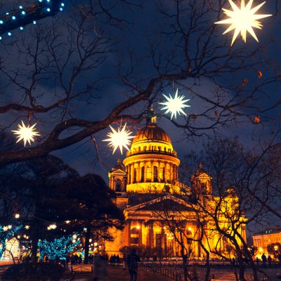 Isaac's Cathedral on a winter night. Christmas decorations, nigh